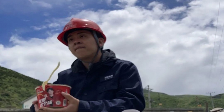 小孩子才做选择，工作和理想我都要！